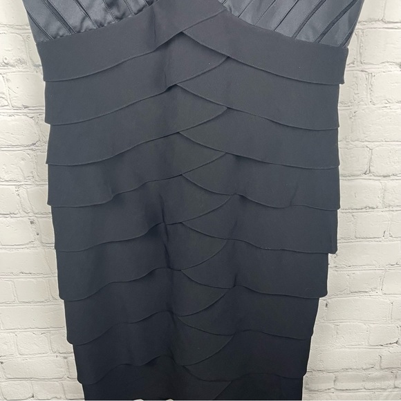 ADRIANNA PAPELL Shutter Pleat Sheath Dress Fitted V-Neck Tiered Satin Mesh Sz 8 - Picture 5 of 7